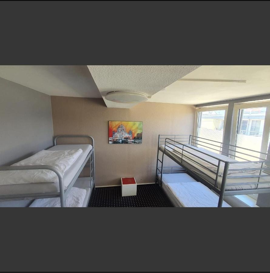 Isas Hostel *
