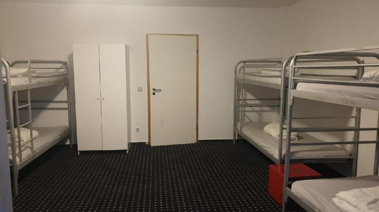 Isas Hostel *